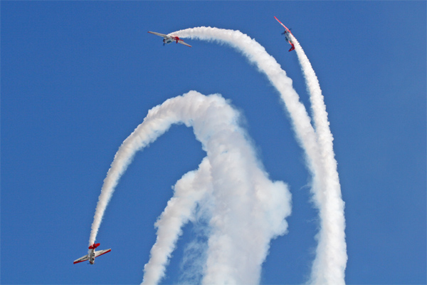 Aeroshell T-6 team, Copyright 2011 WarbirdAlley.com