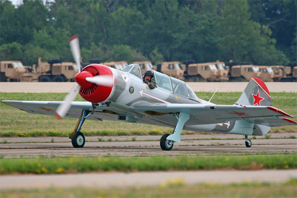 Yakovlev Yak-52TW, Copyright 2011 WarbirdAlley.com