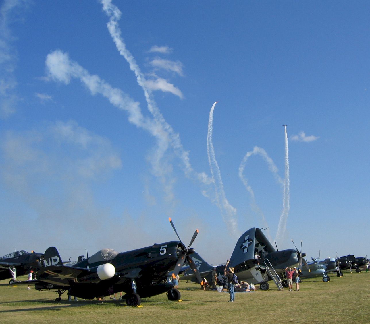 Aeroshell-Smoke-2393.jpg (142009 bytes)