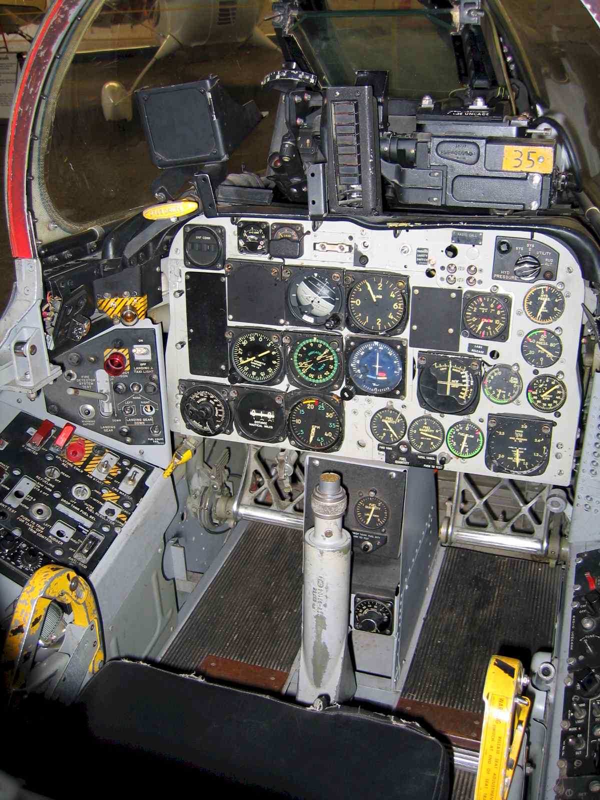 F100 cockpit